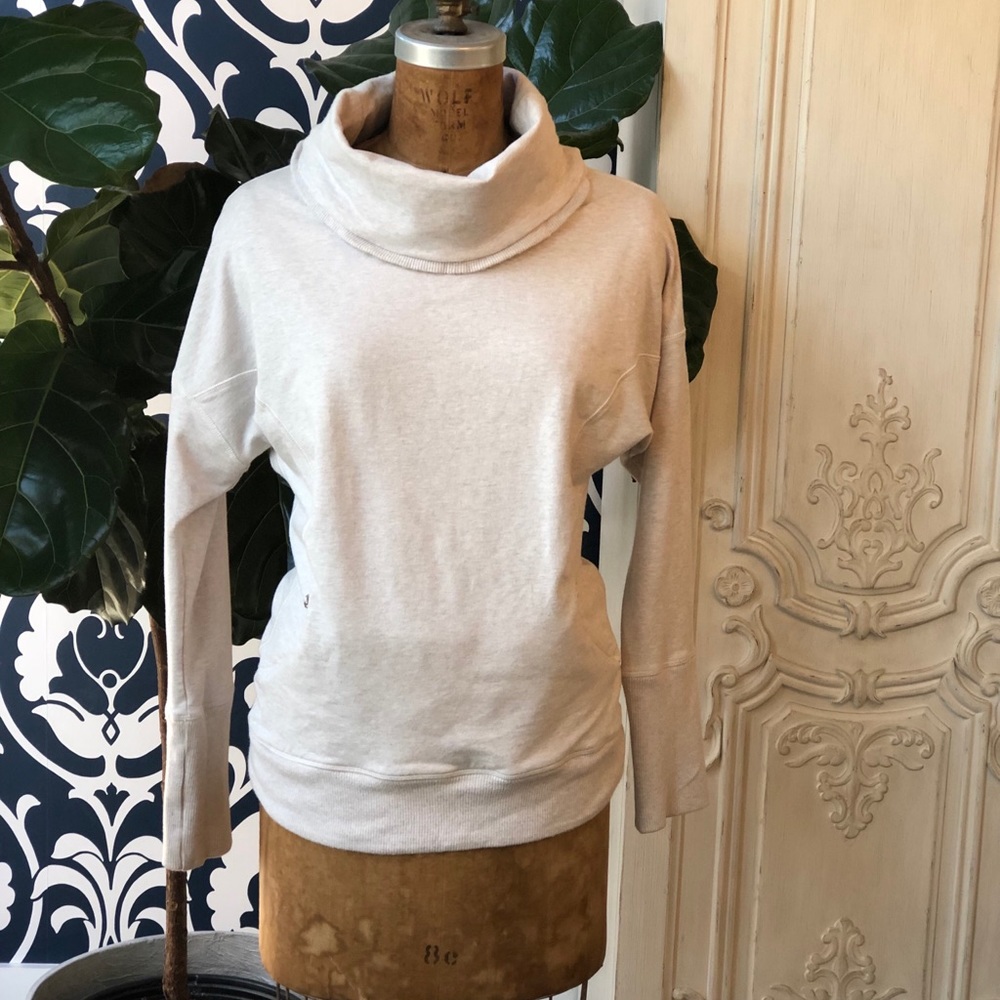 LULULEMON Sweater